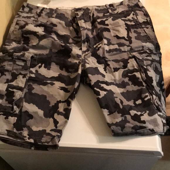 Shorts - Picture 3 of 3